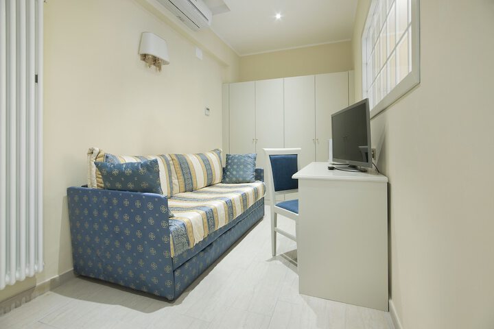 Room 4 of 48