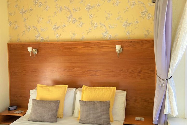 Room 16 of 63