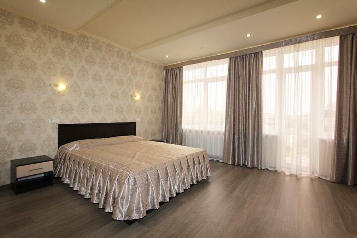 Room 8 of 86
