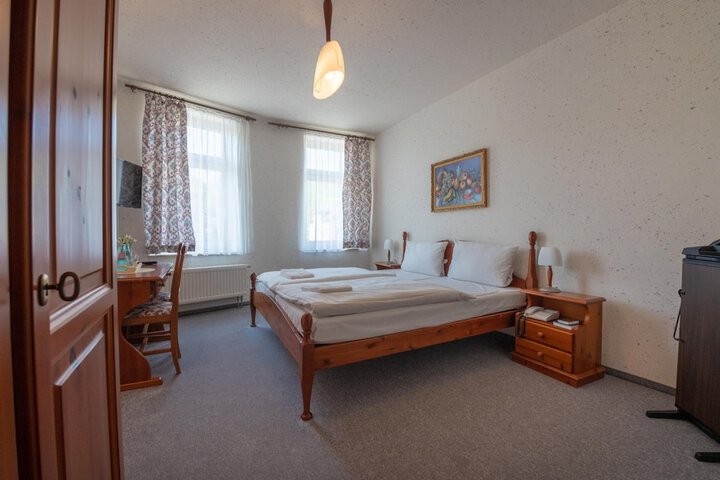 Room 10 of 26