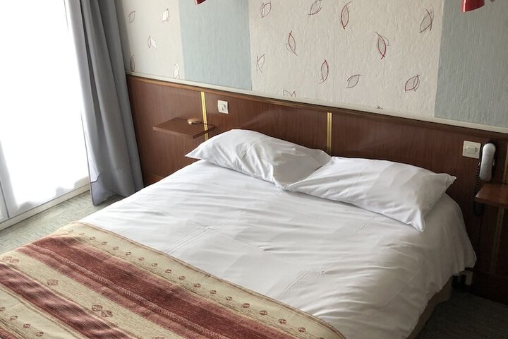 Room 9 of 35