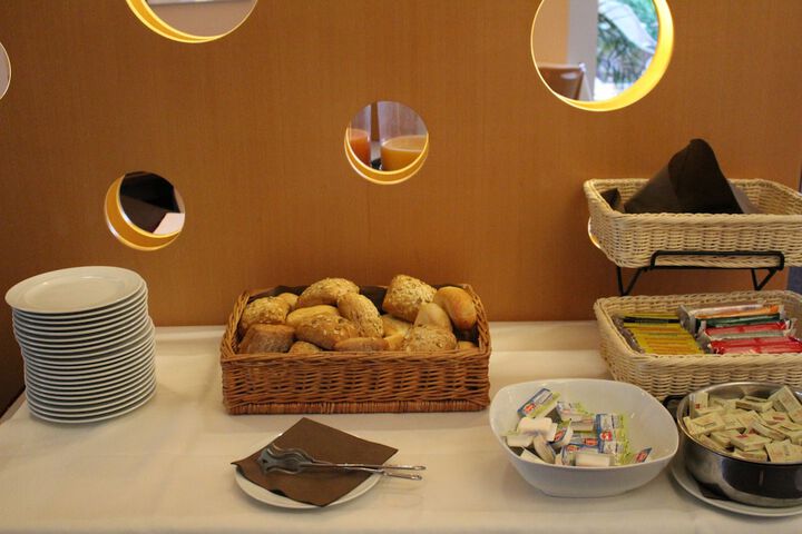 Breakfast/Coffee Service 22 of 42