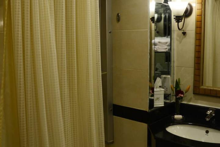 Room 43 of 80