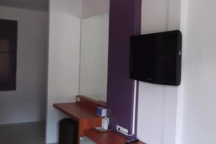 Room 4 of 33