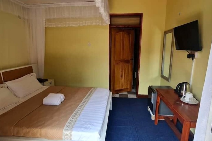 Room 6 of 22