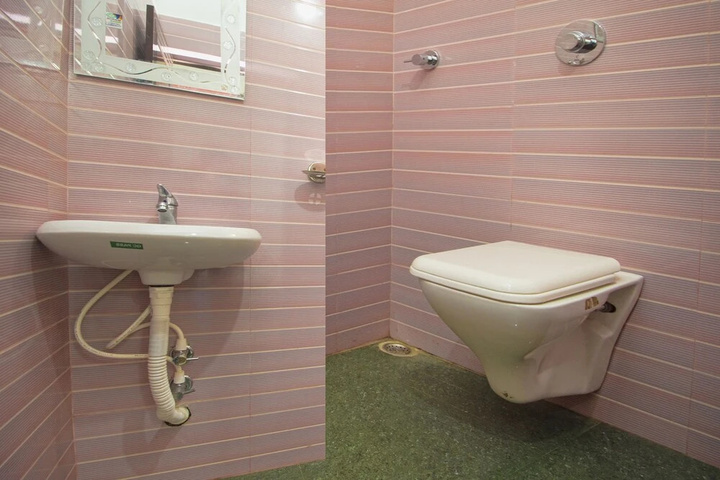 Room 8 of 12