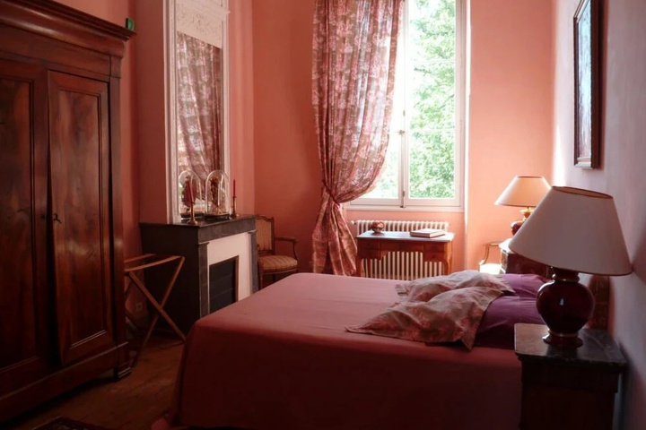 Room 5 of 15