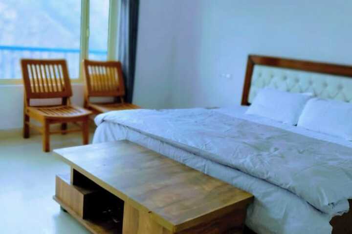 Room 9 of 34