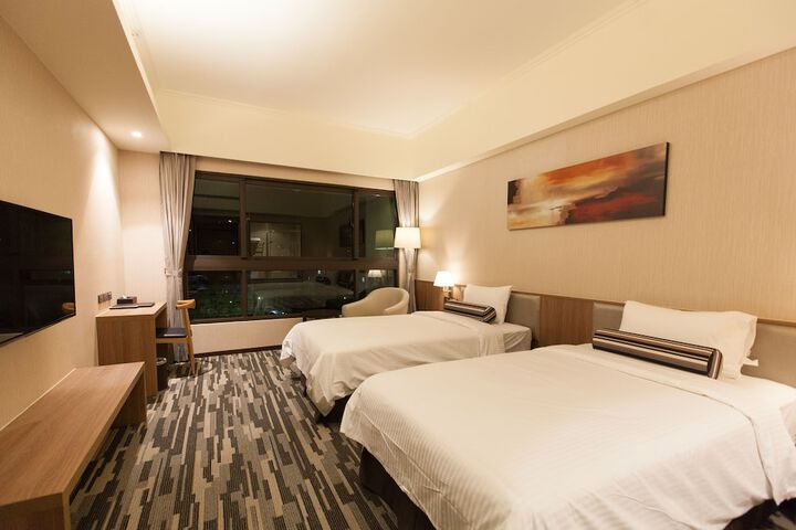 Room 7 of 32