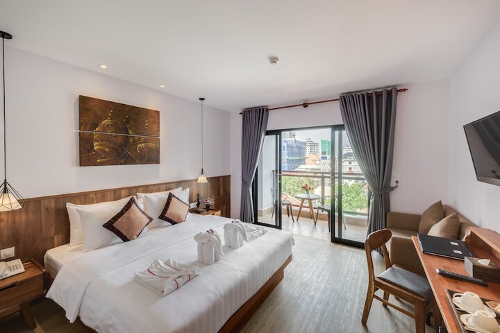 Room 3 of 163