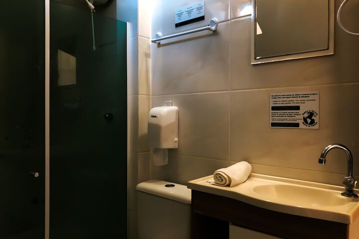 Room 102 of 159