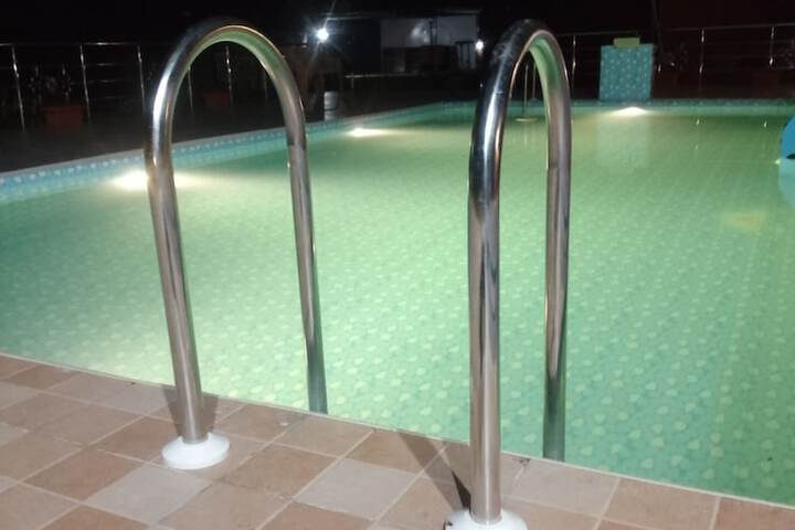 Pool 103 of 195
