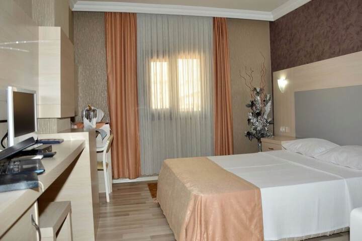 Room 12 of 34