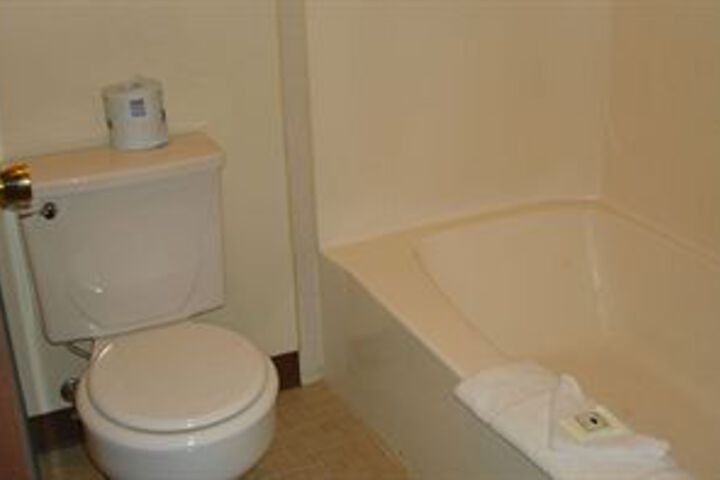 Room 4 of 12