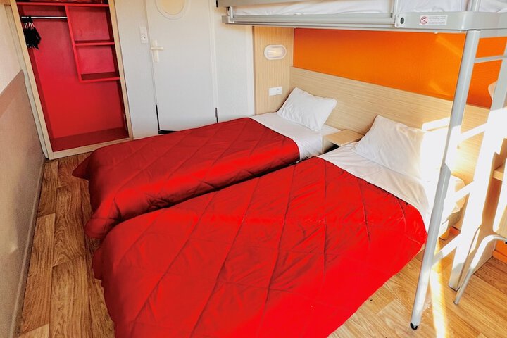 Room 8 of 39