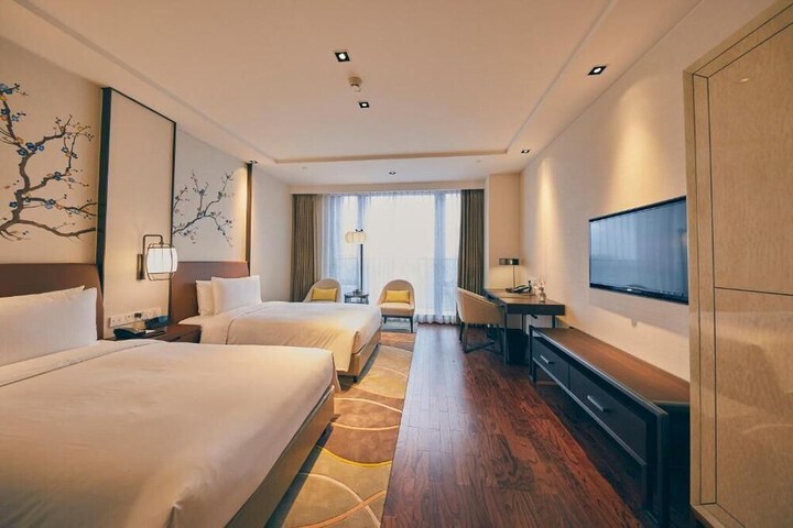 Room 8 of 19