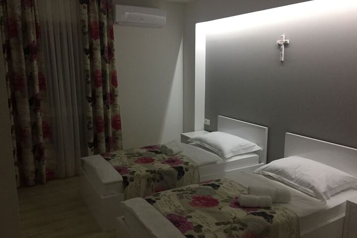 Room 16 of 79