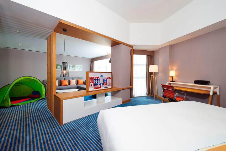 Room 16 of 61