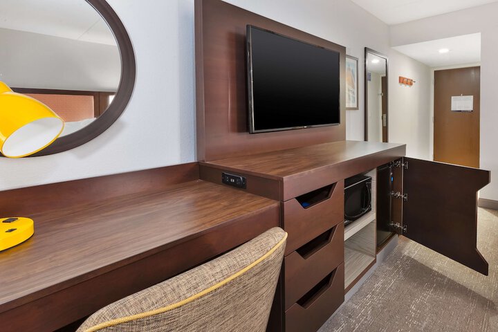 2 Double Beds (6 of 9)