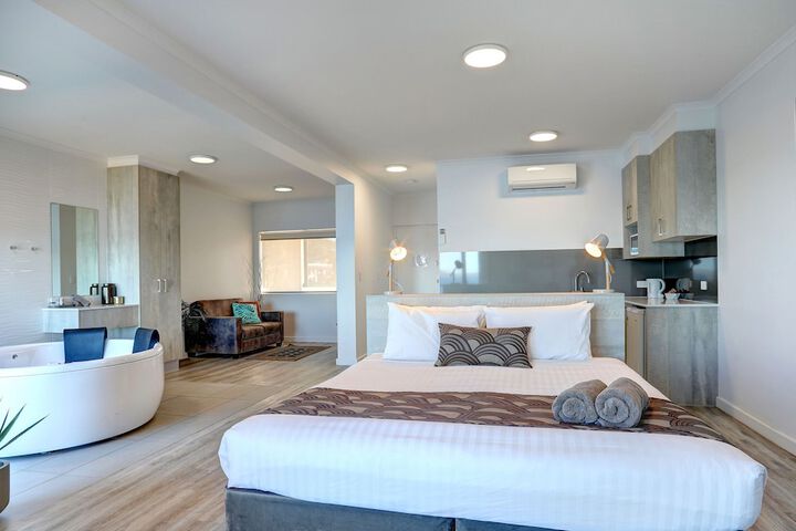 Room 3 of 80
