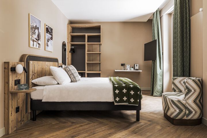 Room 9 of 75