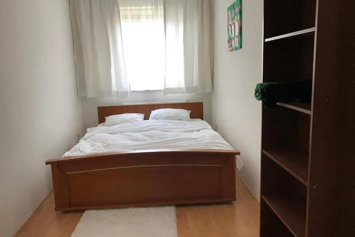 Room 4 of 12