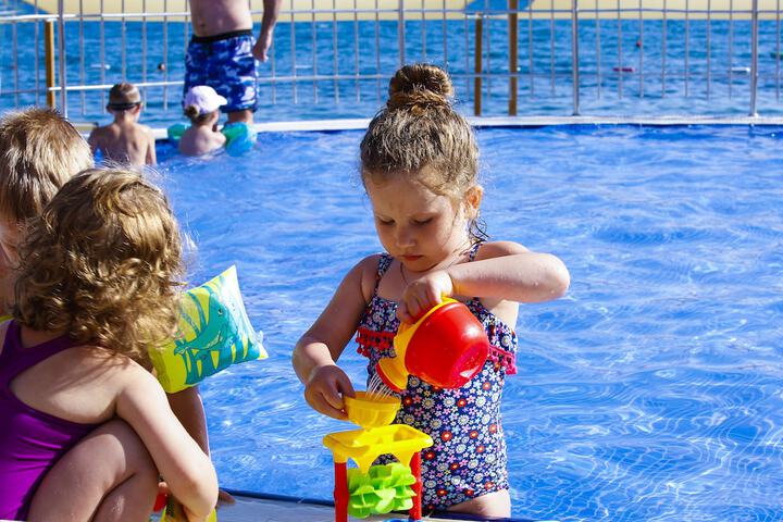 Pool 30 of 77
