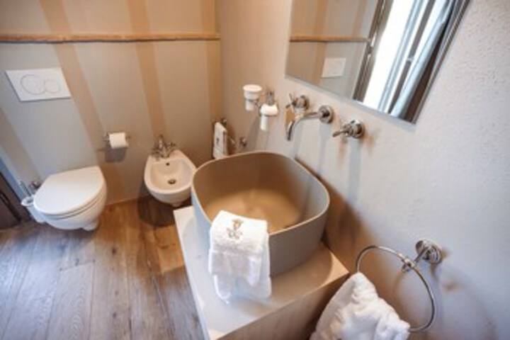 Room 4 of 89