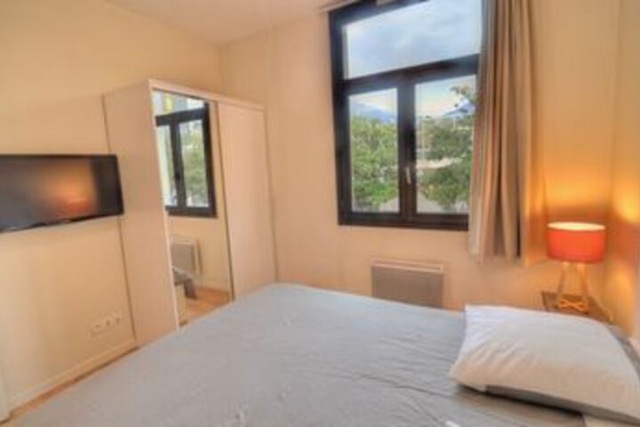 Room 9 of 21