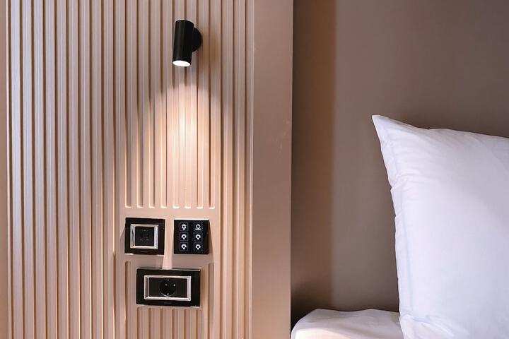 Room 11 of 48