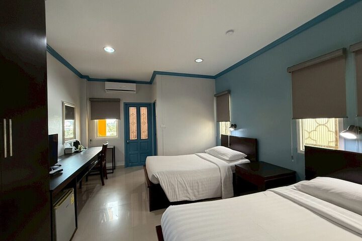Room 8 of 34
