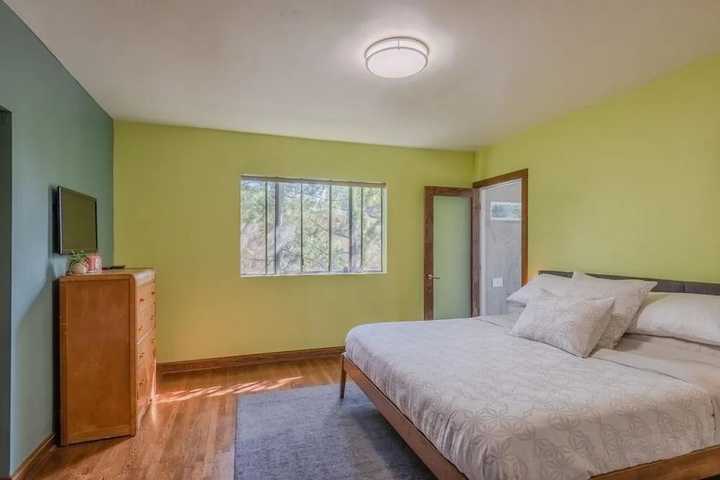 Room 2 of 18