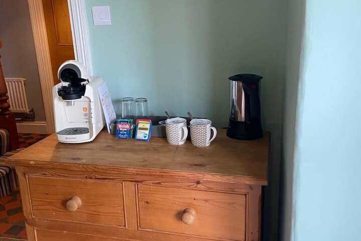 Room 9 of 18