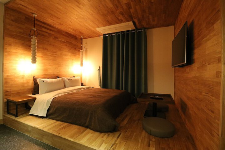 Room 11 of 29