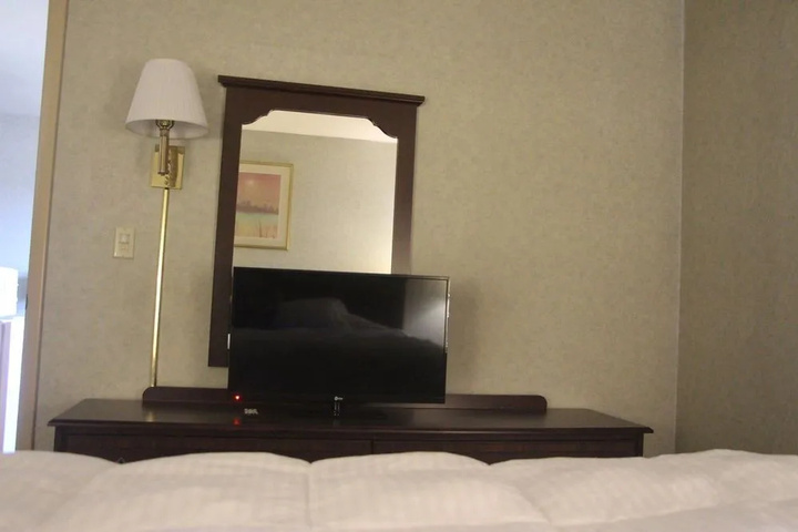 Room 4 of 20
