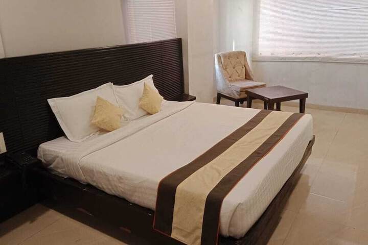 Room 10 of 27