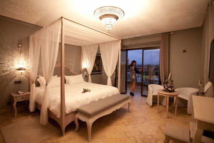 Room 5 of 8