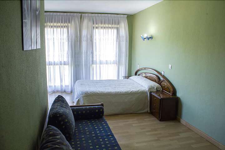 Room 9 of 14