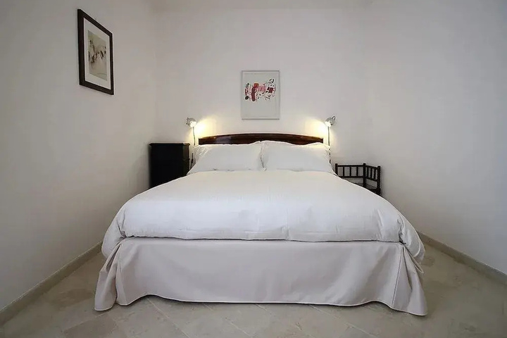 Room 2 of 17