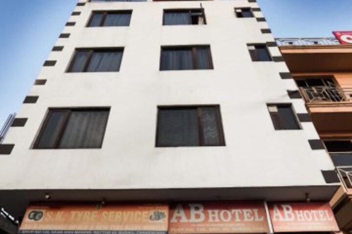 OYO 60618 Hotel Ab