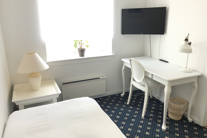 Room 8 of 33