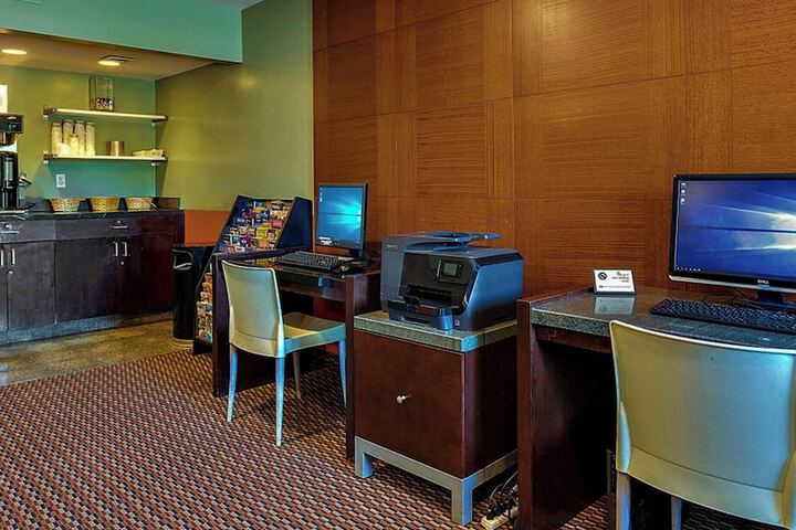 Business Center 18 of 24