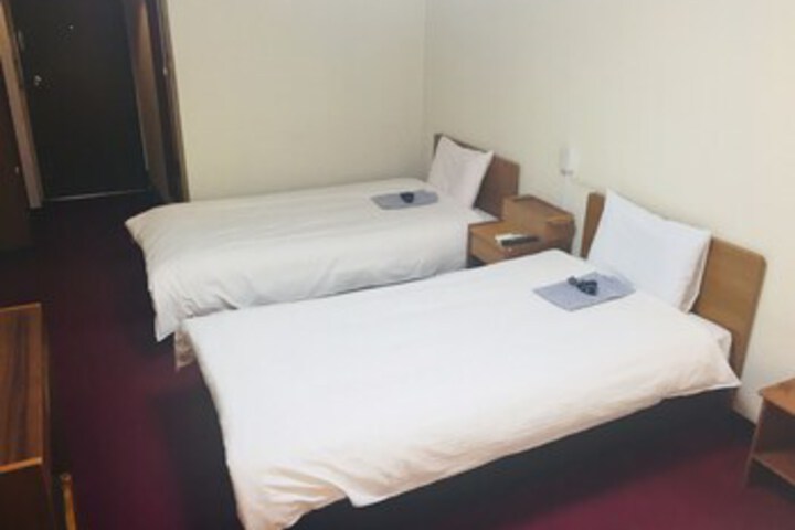 Room 11 of 18