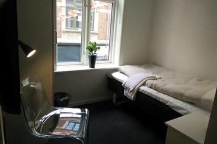 Room 17 of 31