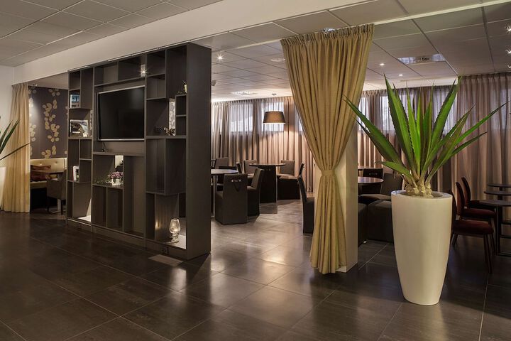 Hotel Lobby