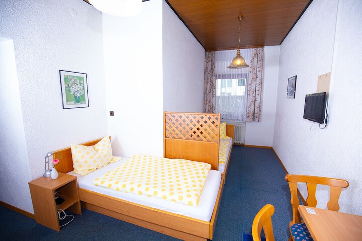 Room 12 of 21