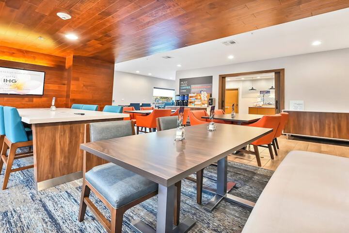 Breakfast/Coffee Service 62 of 75