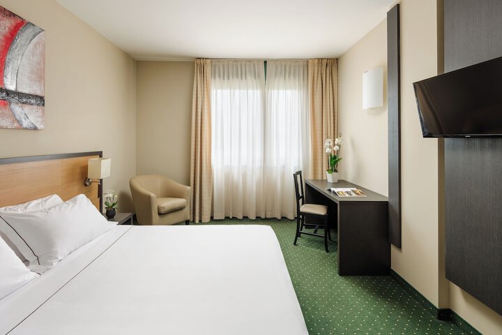 Room 10 of 65