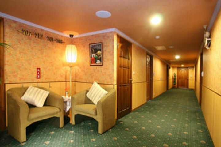 Ballroom/Hall 13 of 15