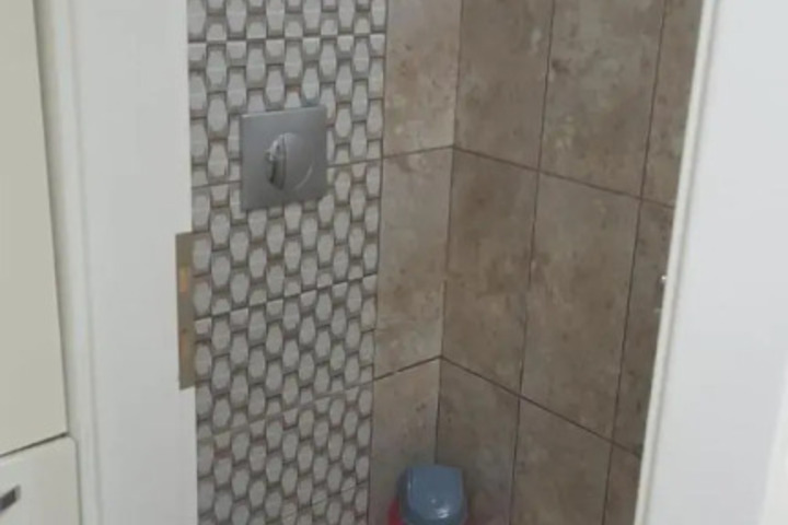Room 6 of 13